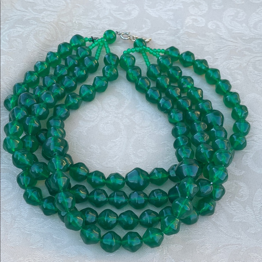 Elegant vintage Green Beaded Necklace